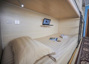 Coffres-forts dans les chambres, fer et planche à repasser