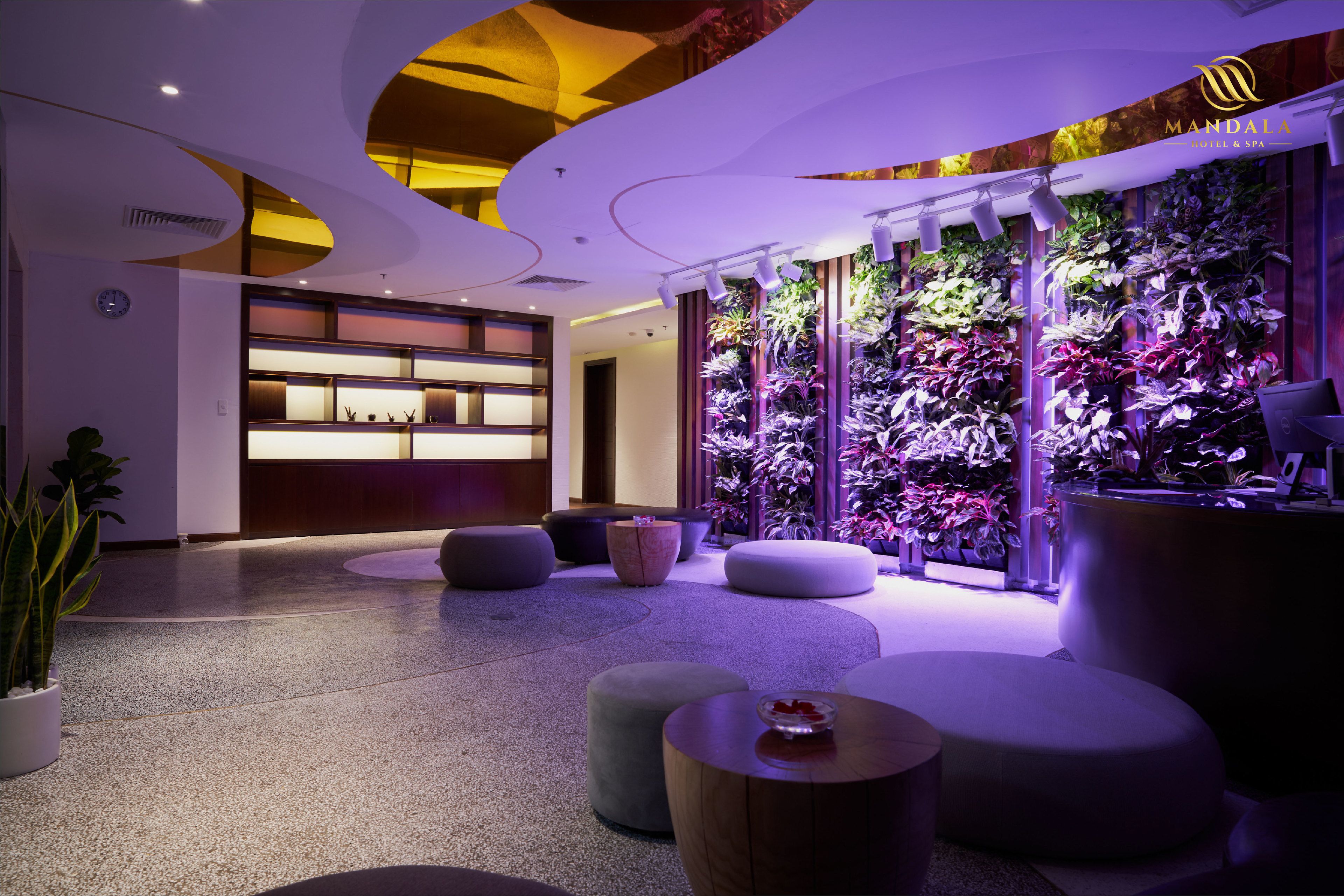 湿蒸房、身体护理、瑞典式按摩、泰式按摩、面部护理、按摩服务