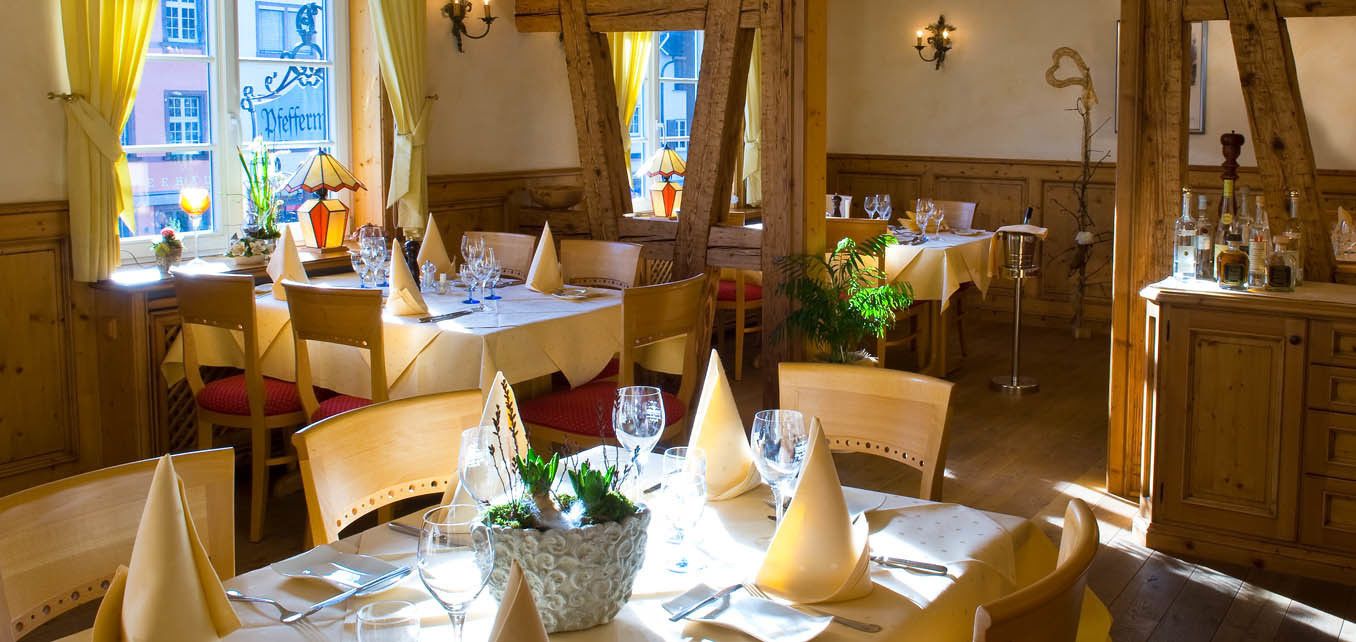 2 restaurants, lunch served