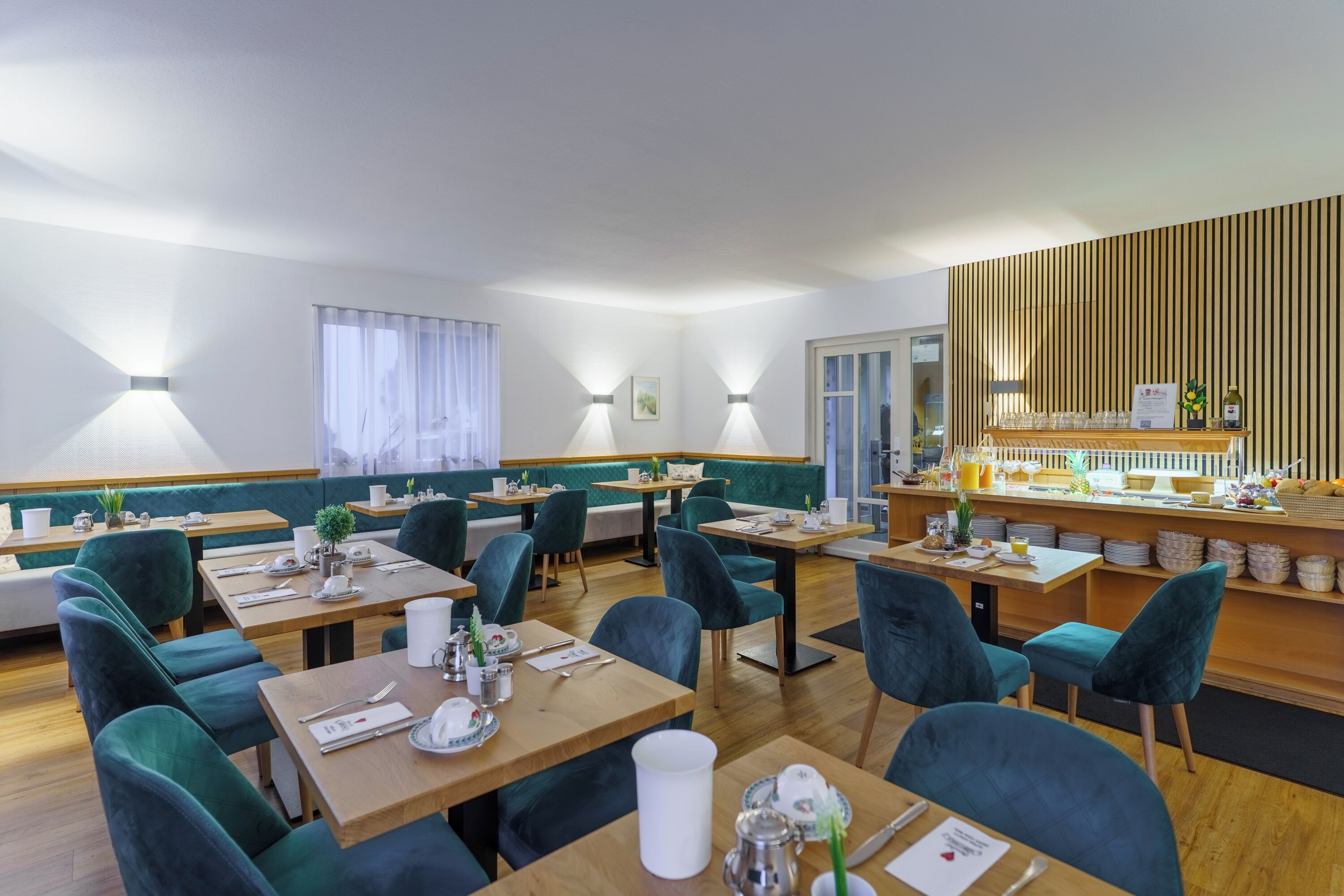 daily full breakfast (eur 7.50 per person)