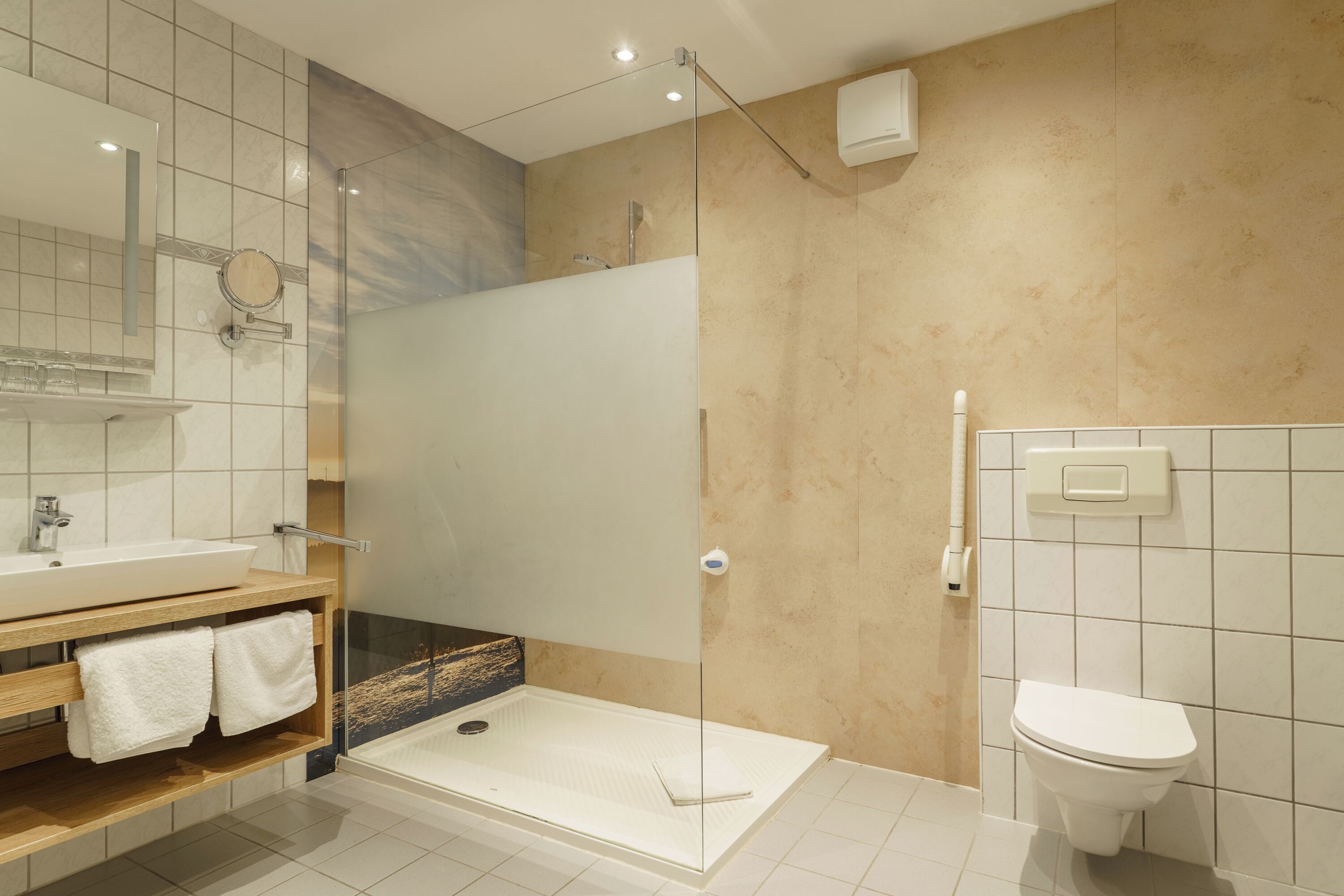comfort double room | bathroom | shower, free toiletries, hair dryer, towels