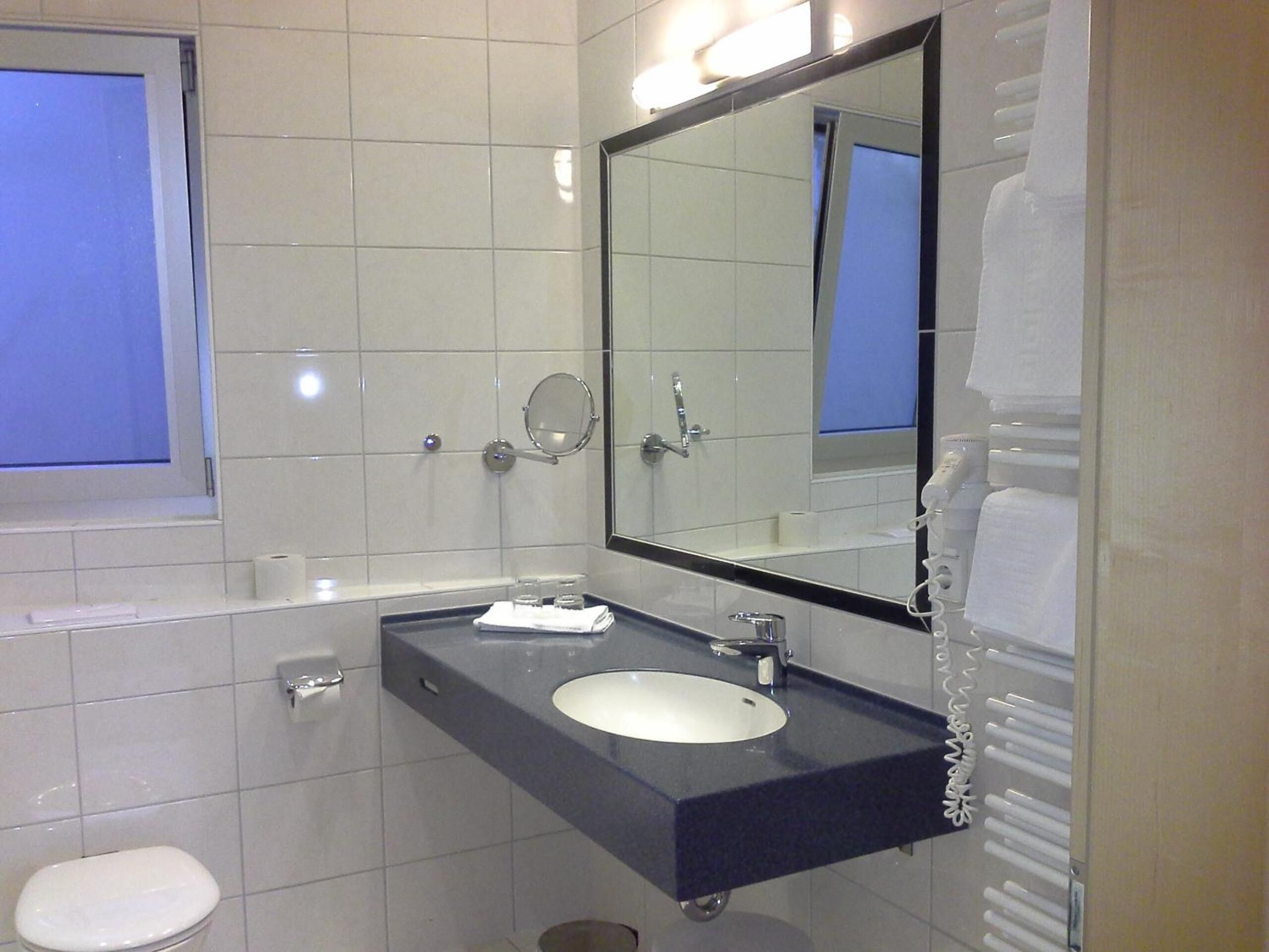 comfort double room | bathroom | shower, free toiletries, hair dryer, towels