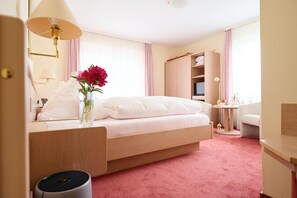 In-room safe, blackout drapes, iron/ironing board, free WiFi - Hotel Morgensonne (Badenweiler)