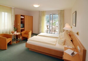 Tweepersoonskamer | Een kluis op de kamer, verduisterende gordijnen