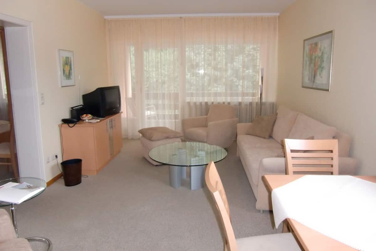 Suite | In-room safe, blackout drapes, iron/ironing board, WiFi (free)