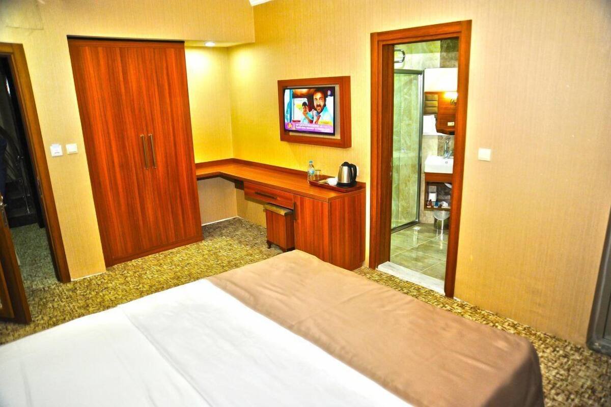 Standard Double Room | Minibar, desk, WiFi (free)