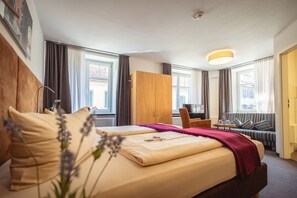 In-room safe, iron/ironing board, free WiFi, bed sheets - Hotel Residenz (Ravensburg)
