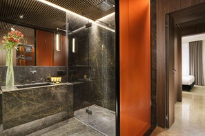 Suite (Dolce) | Bathroom