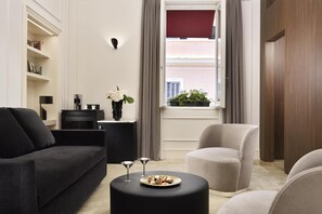 高档床上用品、迷你吧、客房内保险箱、隔音