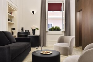 高档床上用品、迷你吧、客房内保险箱、隔音