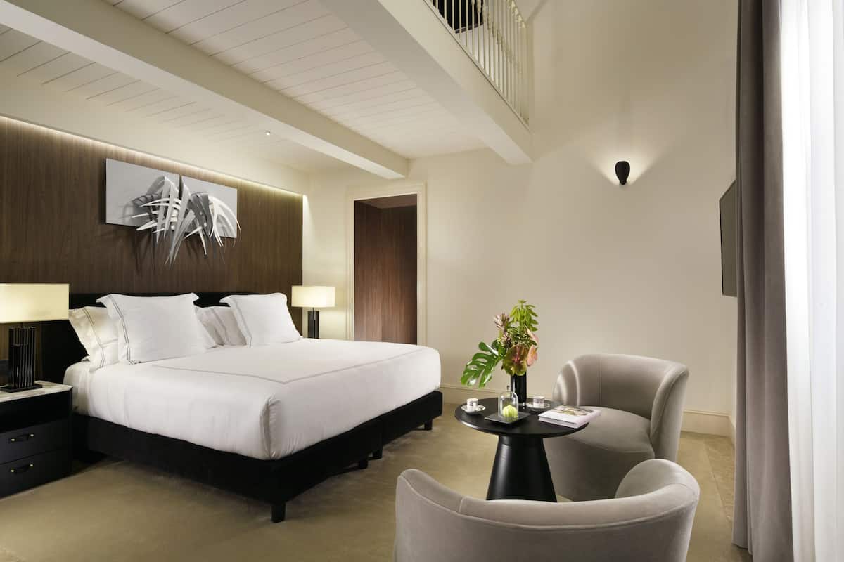 Seprai premium, minibar, brankas, dan kedap suara