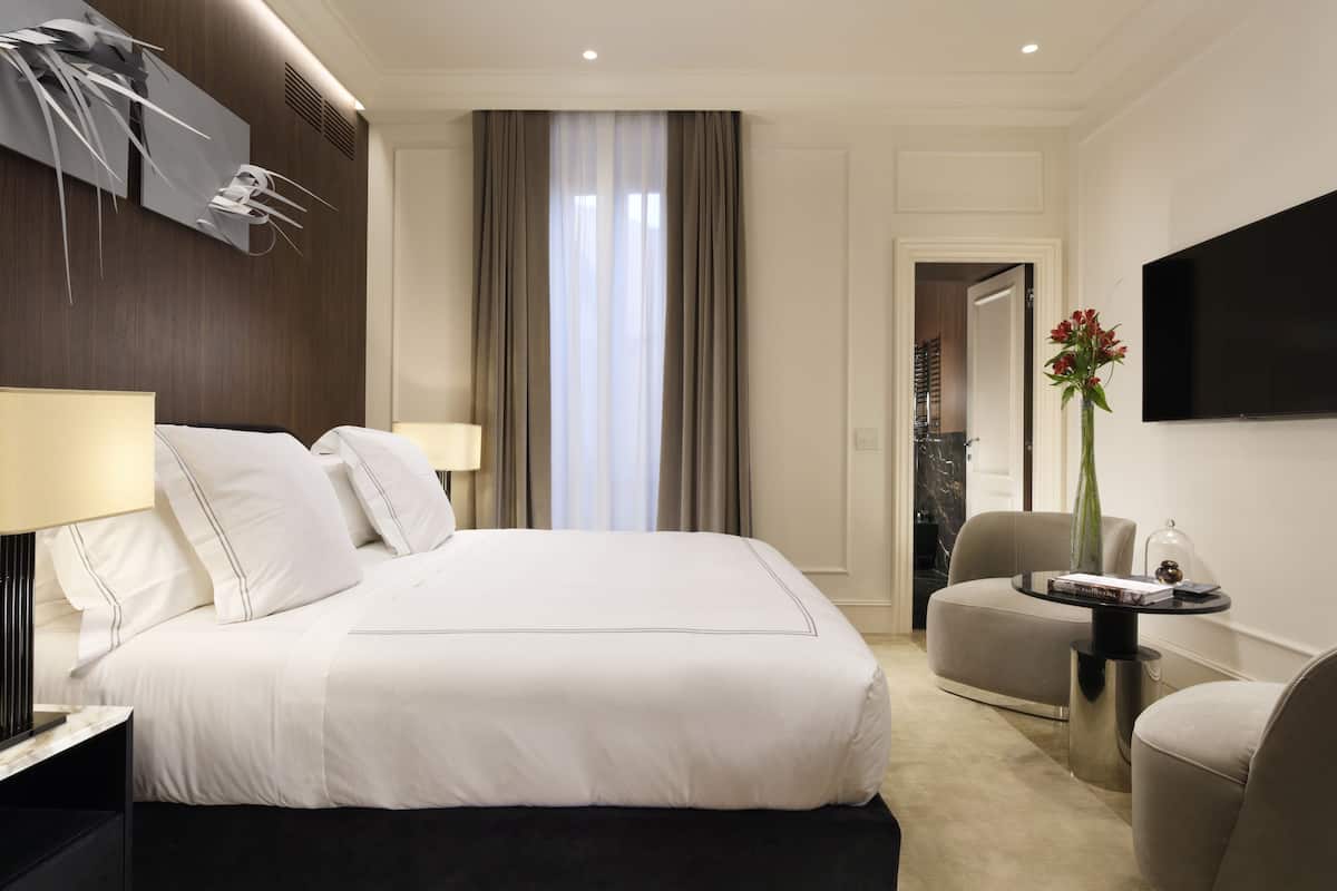Seprai premium, minibar, brankas, dan kedap suara