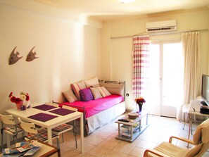 Living area - Athens Quality Apartments (Athens)