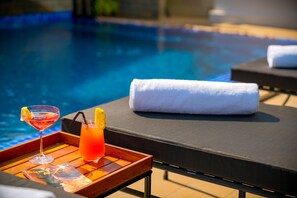 Outdoor pool, open 9:00 AM to 10:00 PM, pool umbrellas - Blanc Smith Residence (Siem Reap)