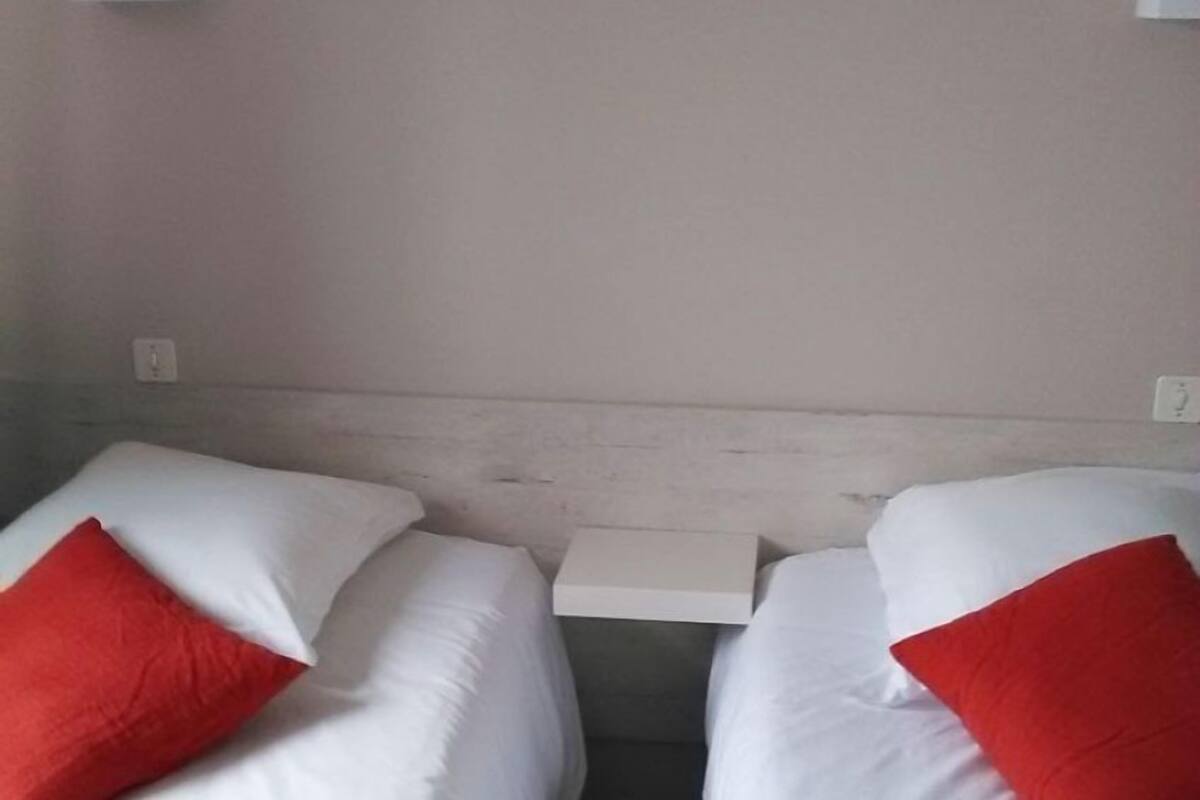 Twin Room | Individually decorated, individually furnished, blackout curtains
