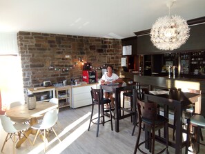 Bar (on property) - Hotel Gwenva (Lanester)