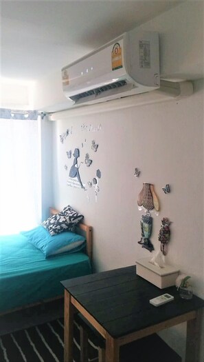 Standard Double Room, 1 Queen Bed | In-room safe, blackout curtains, soundproofing, iron/ironing board - Interpartie Hotel - Adults Only - Hostel (Bangkok)