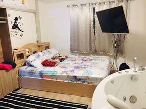 Honeymoon Suite, 1 Queen Bed, Jetted Tub | Bathroom | Shower, rainfall showerhead, free toiletries, hair dryer - Interpartie Hotel - Adults Only - Hostel (Bangkok)