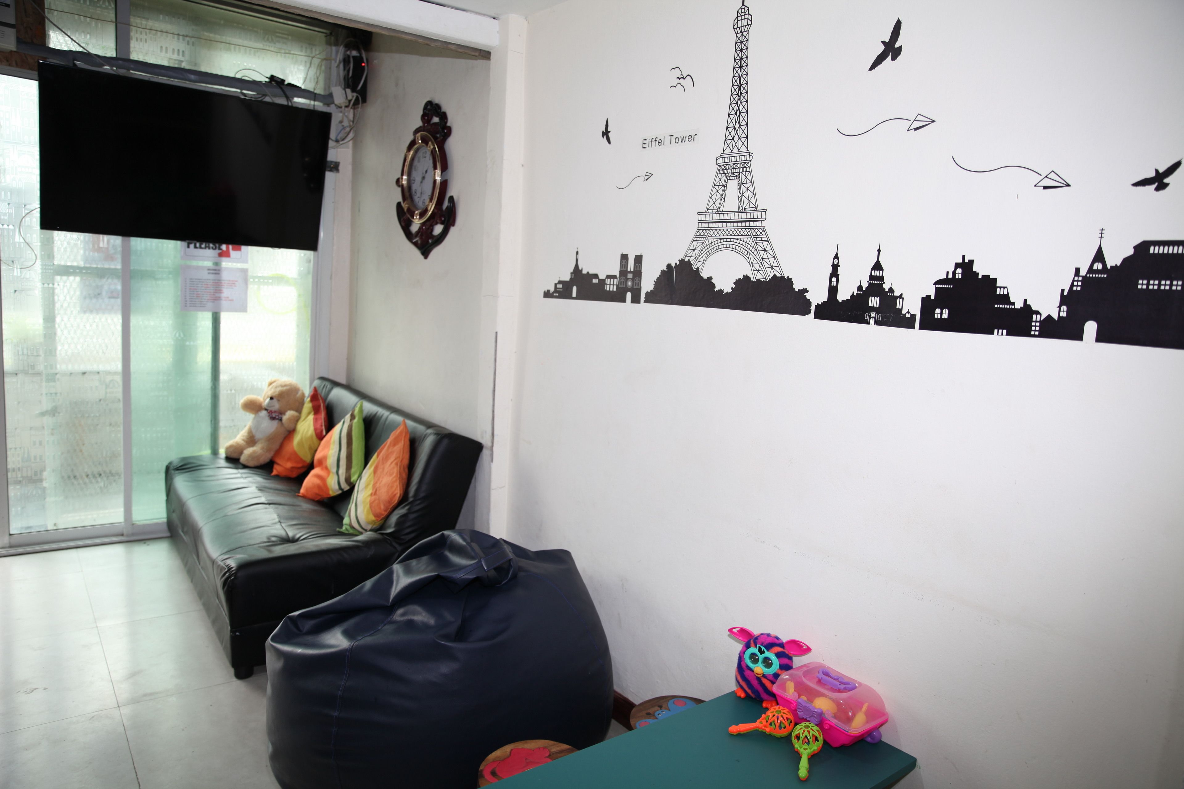 Σερβίρεται πρωινό και μεσημεριανό, με τοπική και διεθνής κουζίνα