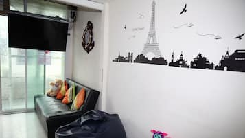 Se sirven desayunos, almuerzos y cenas; cocina local e internacional