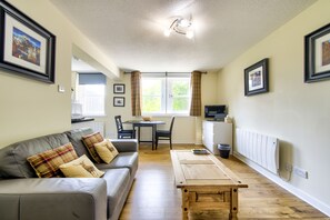 Apartment | Living area - Stunning Studio Apartment Castle View (Edinburgh)