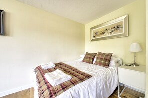 1 bedroom, individually decorated, individually furnished, desk - Stunning Studio Apartment Castle View (Edinburgh)