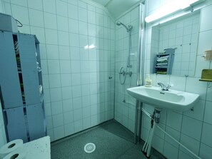 Panoramic Cabin, Multiple Beds, Non Smoking | Bathroom