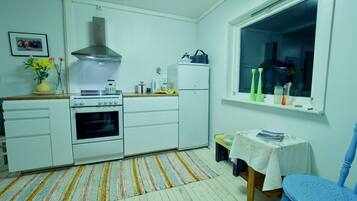 Kabin Panorama, Beberapa Tempat Tidur, Bebas Asap Rokok | Dapur pribadi | Lemari es, oven, kompor, dan peralatan masak/sendok-piring