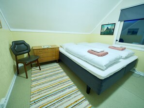 Panorama huisje, meerdere bedden, niet-roken | 2 slaapkamers, bedden met traagschuimmatras, verduisterende gordijnen