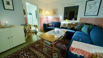 Panoramic Cabin, Multiple Beds, Non Smoking | Living room | Fireplace