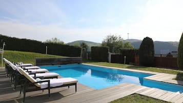 Piscine extérieure (ouverte en saison)