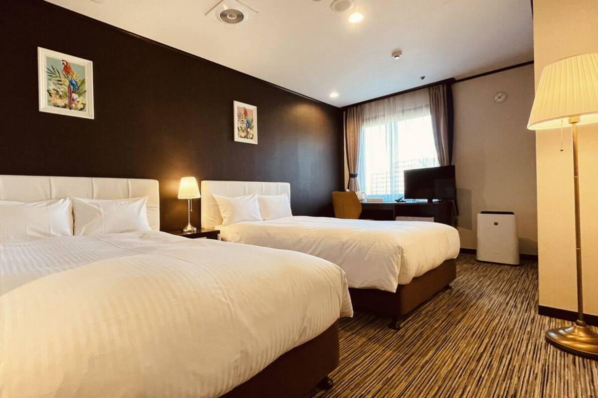 Blackout curtains, free WiFi