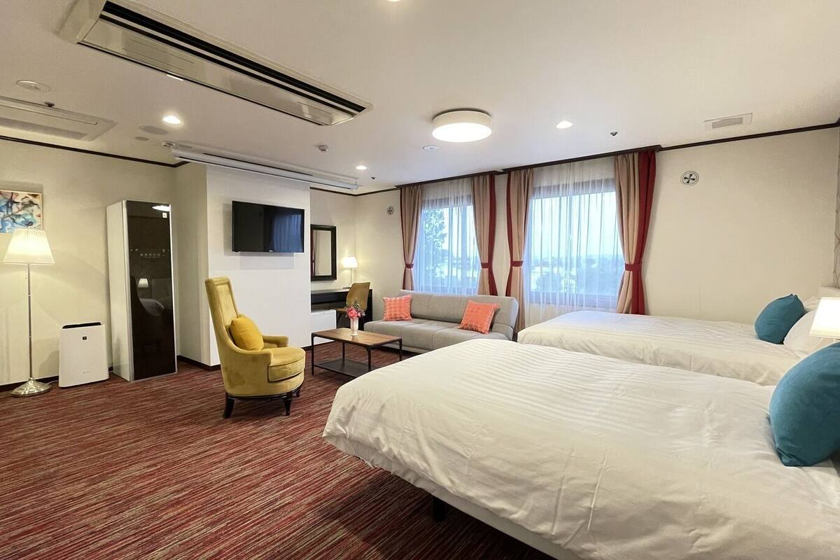 Blackout curtains, free WiFi