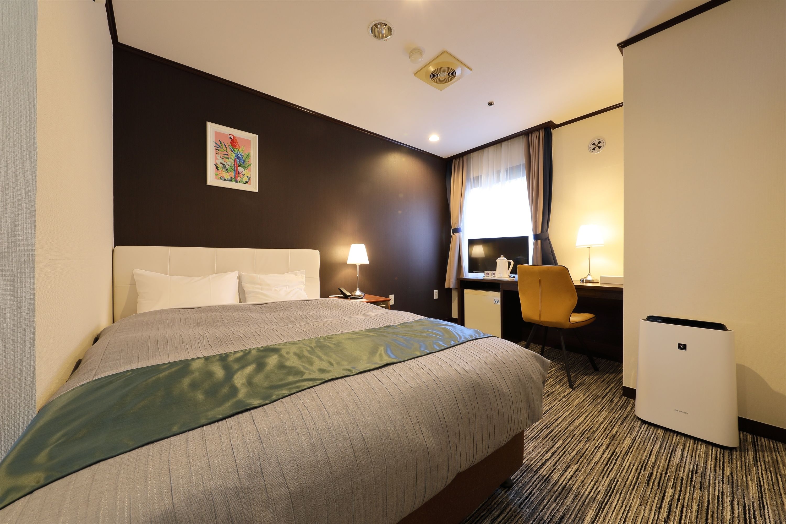 blackout curtains, free wifi