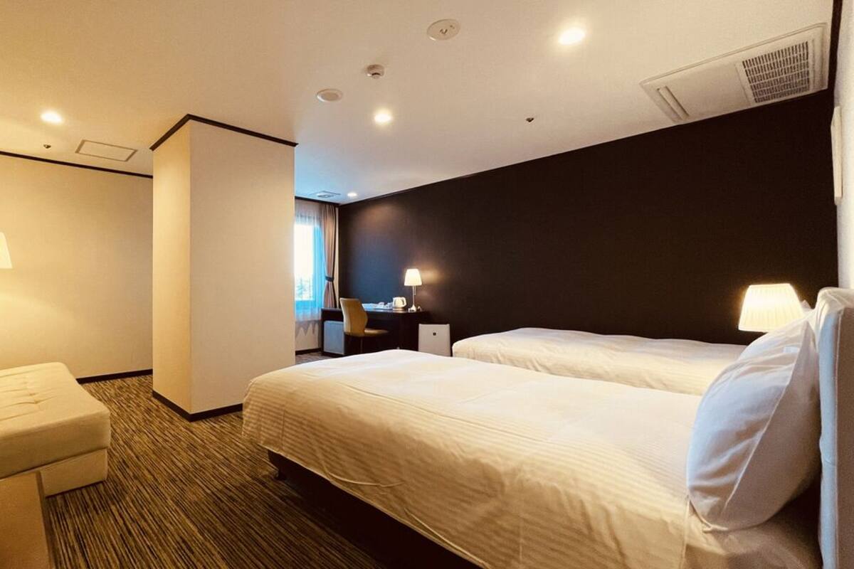 Blackout curtains, free WiFi