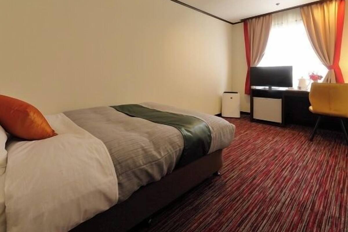 Blackout curtains, free WiFi