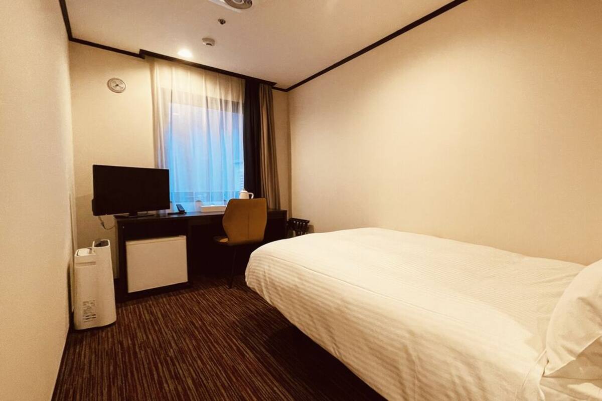 Blackout curtains, free WiFi