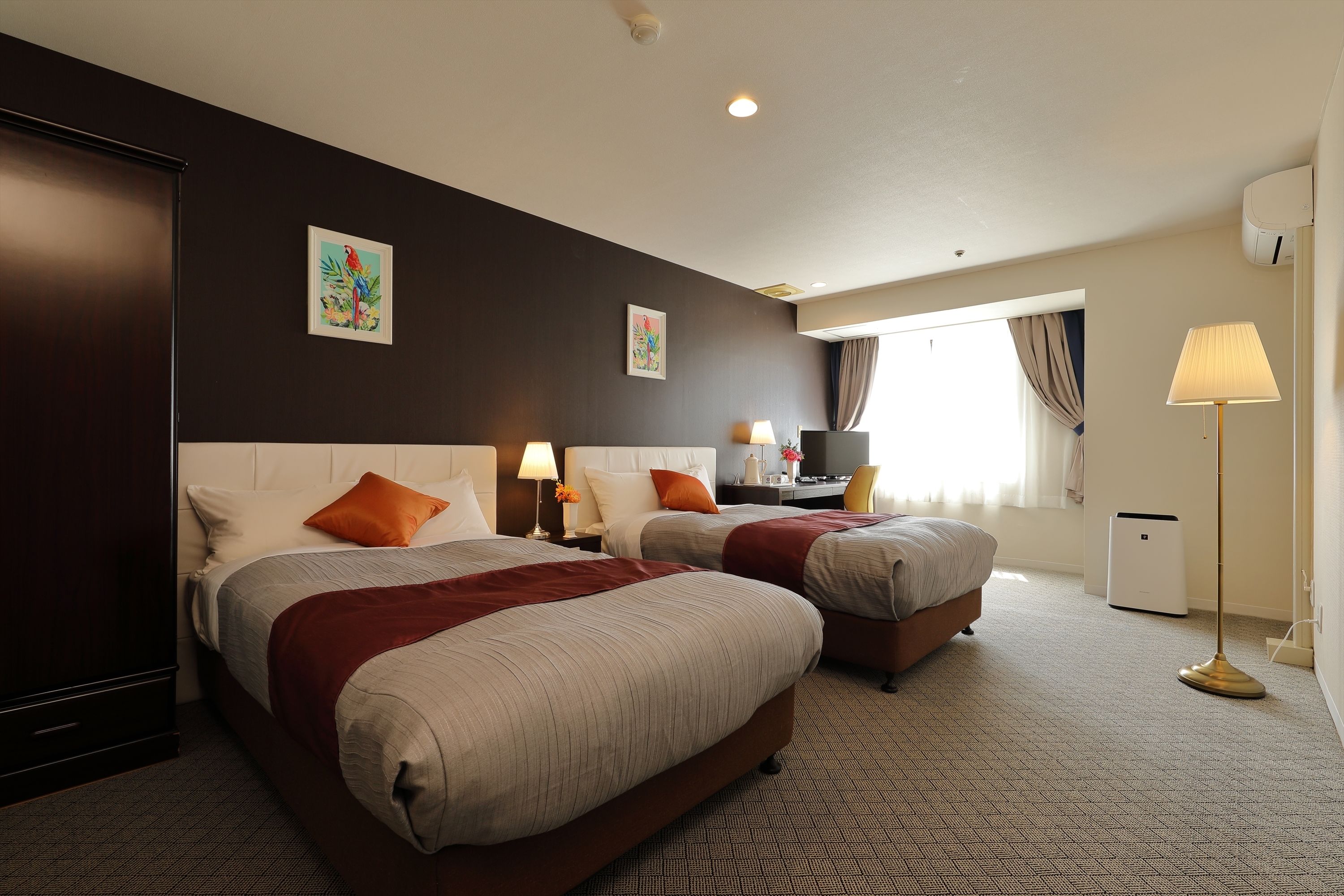 blackout curtains, free wifi