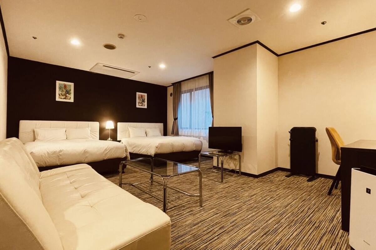 Blackout curtains, free WiFi
