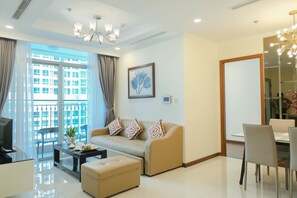 ลักซ์ชัวรี่อพาร์ทเมนท์, เตียงควีนไซส์ 1 เตียง และโซฟาเบด | โต๊ะทำงาน, ผ้าม่านกันแสง, ห้องเก็บเสียง, เตารีด/โต๊ะรีดผ้า