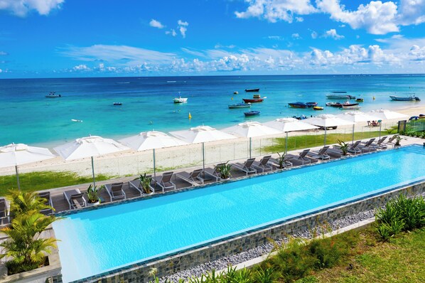 Outdoor pool, pool umbrellas, sun loungers