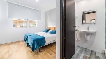 Deluxe Double Room, 2 Single Beds | Desk, soundproofing, free WiFi, bed sheets