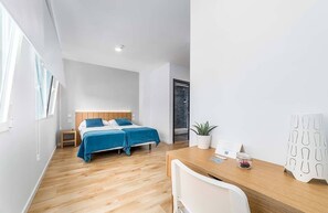 Deluxe Double Room, 2 Twin Beds | Desk, soundproofing, free WiFi, bed sheets - Nanit Hostel Valencia (Valencia)