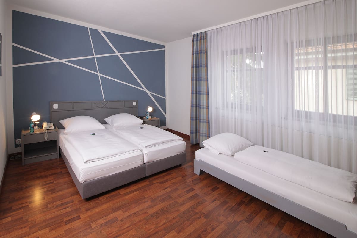 minibar, individually decorated, individually furnished, desk