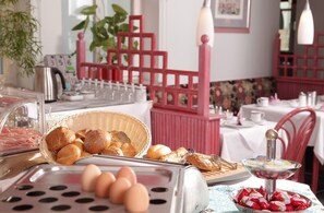 Frokostbuffé på hverdagene (EUR 11.80 per person)