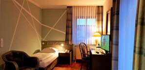 Minibar, individuelt dekorert, individuelt innredet og skrivebord