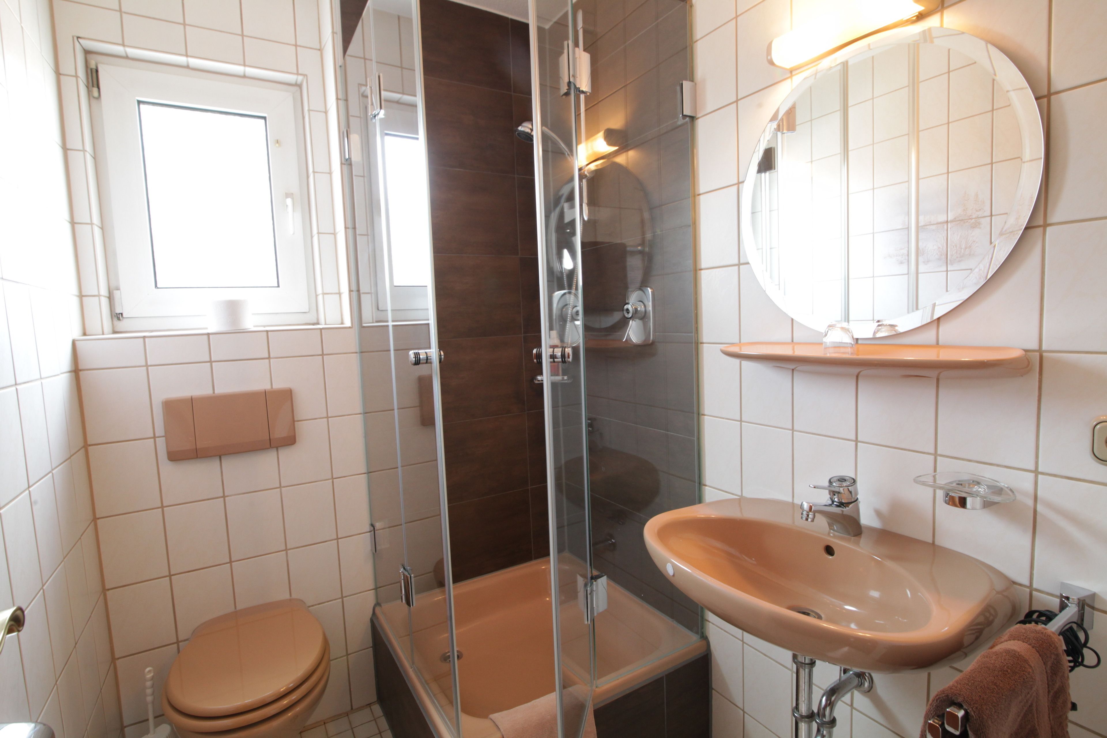 single room | bathroom | shower, towels