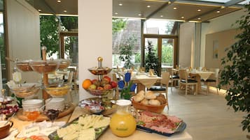 Desayuno bufé gratuito y diario