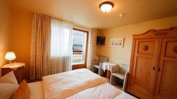 Basic Double Room | Free WiFi, bed sheets