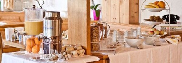 包含每日自助早餐